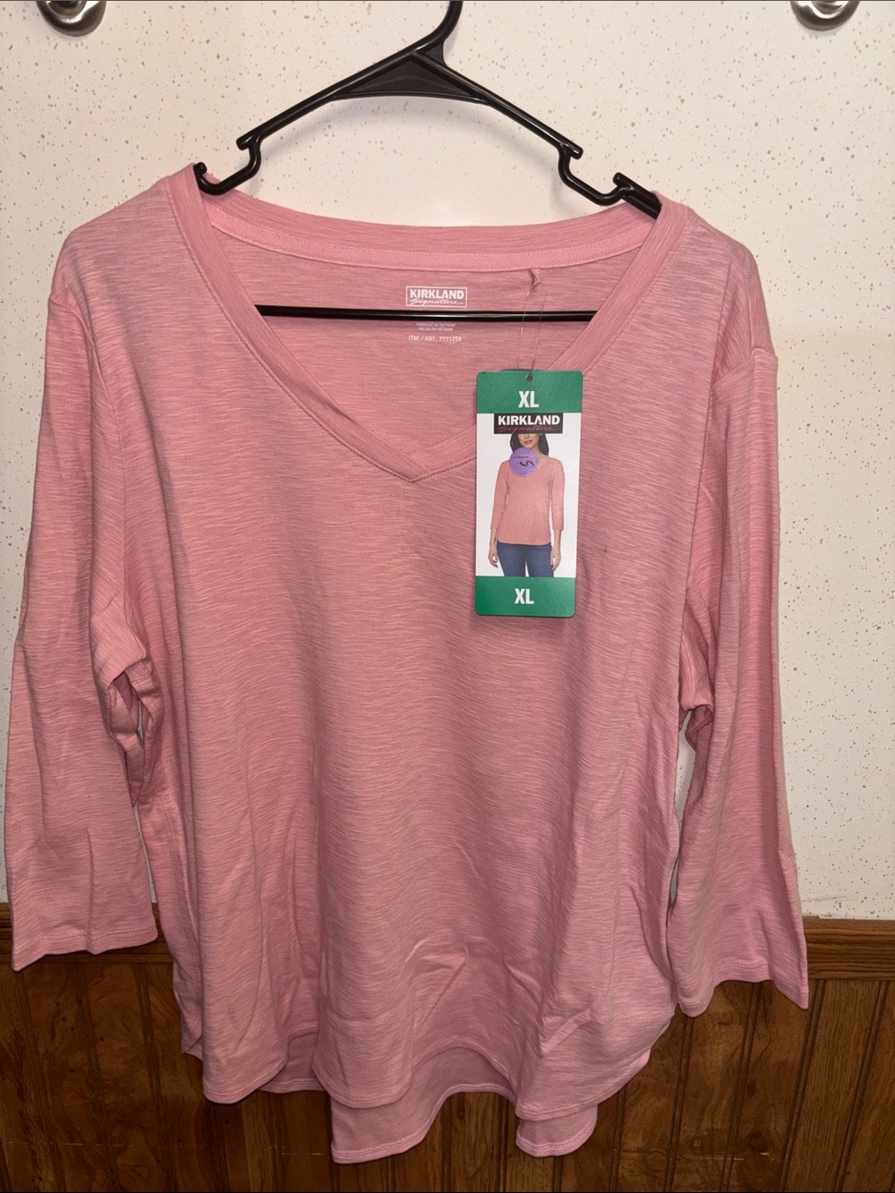 NWT - Kirkland Signature Dusty Pink V-Neck Long Sleeve Tee (womens size X-Large)